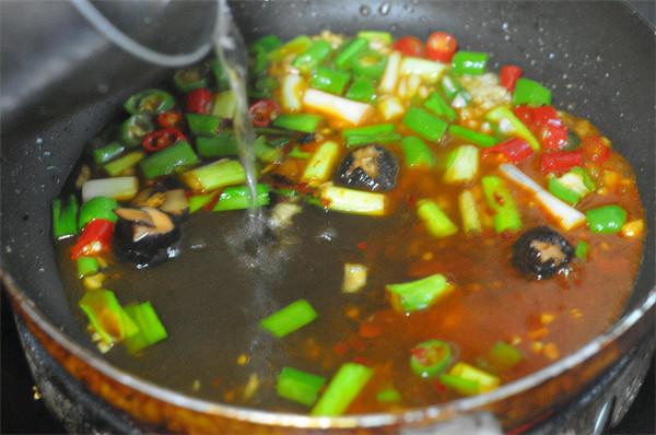 天氣變涼,兒子愛上了這一鍋,2塊錢夠全家吃,比紅燒肉更過癮 天氣變涼,兒子愛上了這一鍋,2塊錢夠全家吃,比紅燒肉更過癮