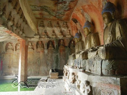 深藏於大山之中，懸崖之上的千年古寺，翻山越嶺只為它來