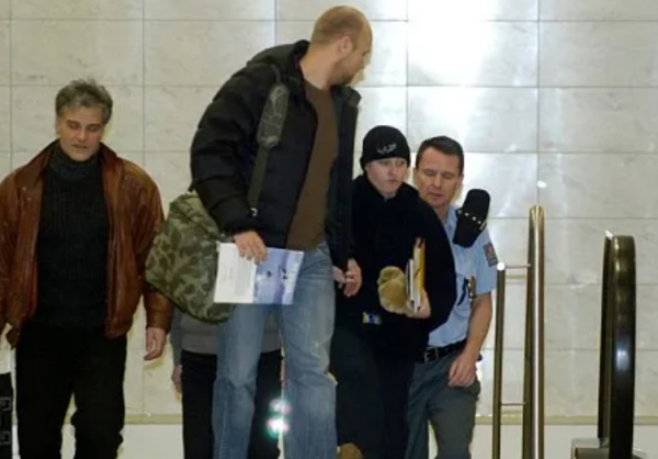 《孤兒怨》原型:女變男?是多重人格,還是另有隱情?(下) 《孤兒怨》原型:女變男?是多重人格,還是另有隱情?(下)