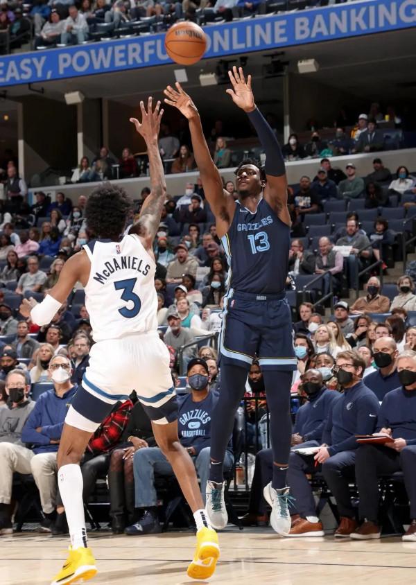 今日參賽球隊最佳球員評選，哈登26+9+7，庫裡，莫蘭特均落選