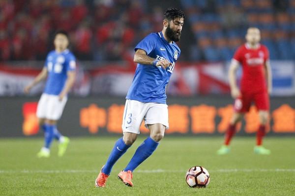 恭喜：“國足仇人”迎娶超級美女，中超棄將終成人生贏家