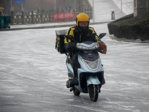 40歲進入疾病高發期，醫生提醒：出現3個表現，建議做癌篩查