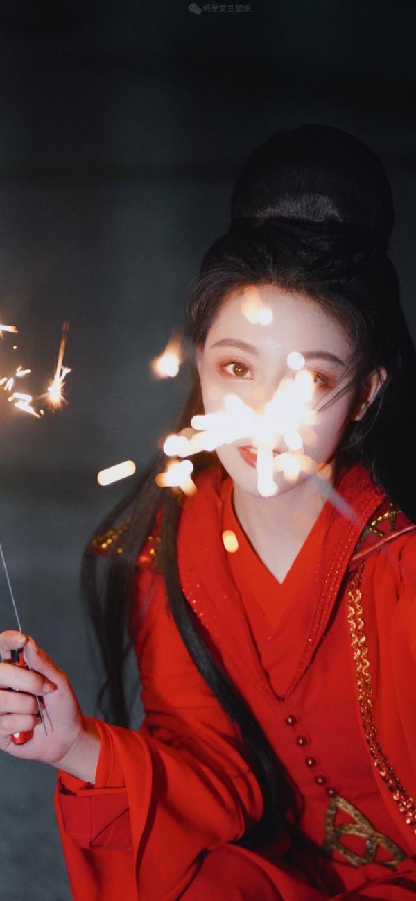 朱麗嵐桌布｜淡雅妝容 青春感十足