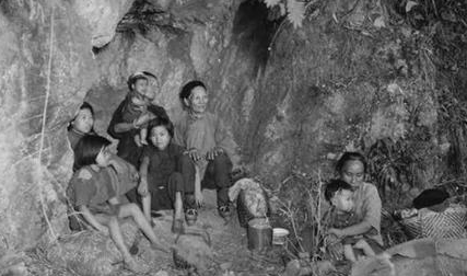 1949年,湖南乞丐給政府捐出16兩黃金後哭訴:這是我亡夫上交的 1949年,湖南乞丐給政府捐出16兩黃金後哭訴:這是我亡夫上交的