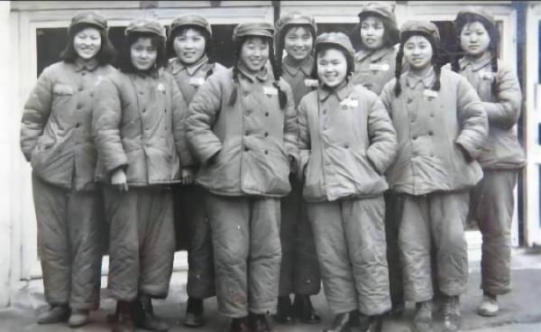 64歲農婦被醫院停藥，兒子求助軍區，首長下令：不惜一切代價救人