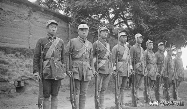 蔣介石設立了40個集團軍,一個集團軍,到底有多少兵力? 蔣介石設立了40個集團軍,一個集團軍,到底有多少兵力?