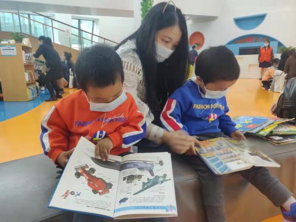 “40多歲生孩子，能跟得上孩子的體力嗎？”30歲的雙胞胎媽媽發問