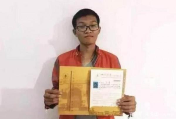 18年高考712分，拒清華北大，執意去四川大學，李一峰：賺更多錢