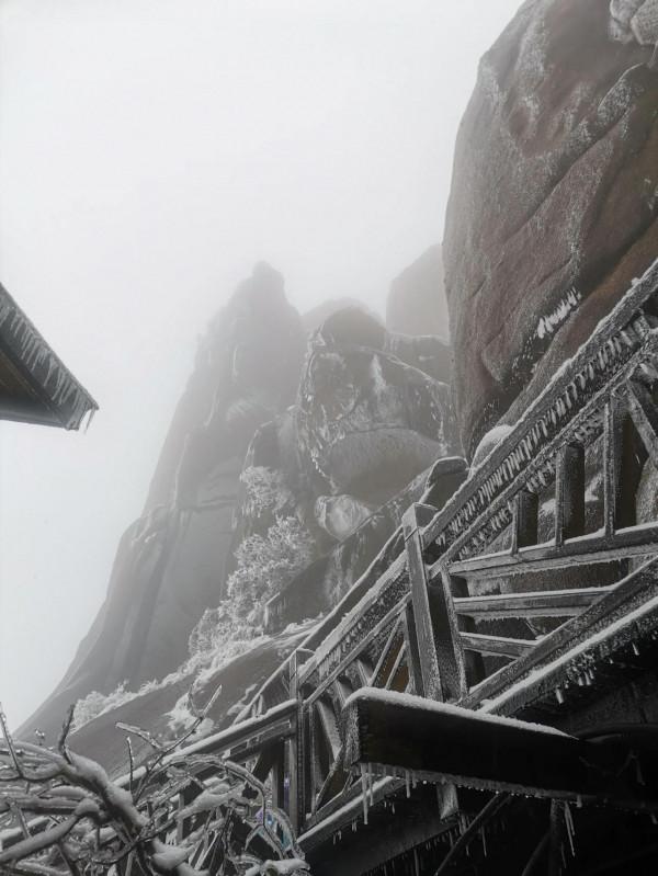 雪後登上饒靈山