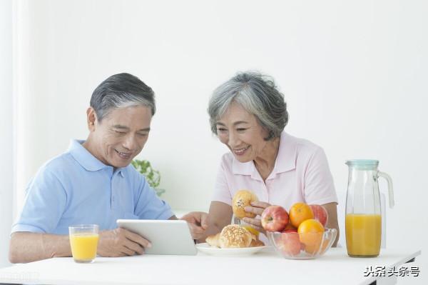 到了60歲，有多少存款才能體面養老？兩位花甲老人說出內心實在話