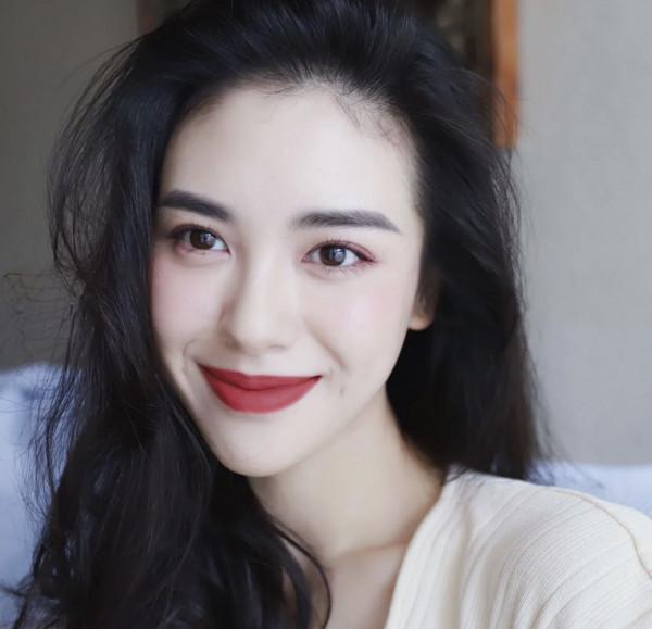 經常化妝的女人，化妝品有這4樣就夠了，好用易上手