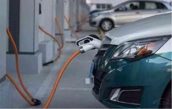 寫在廣州車展的新能源車大潮前:續航里程焦慮不一定是誰的鍋? 寫在廣州車展的新能源車大潮前:續航里程焦慮不一定是誰的鍋?