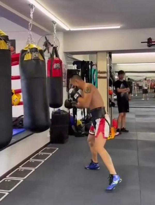 搏擊冠軍玄武為習武夢堅持28年，全身6處骨折，如今要為情懷而戰