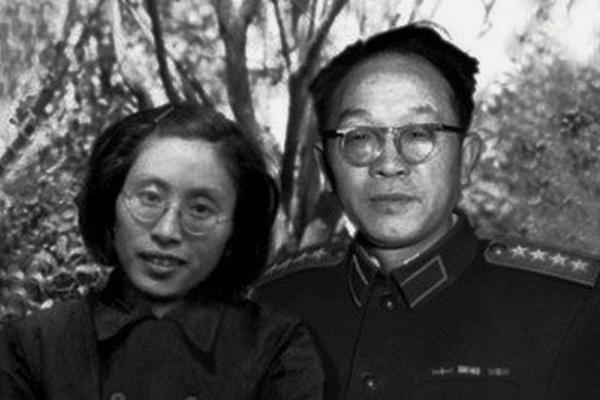 1949年，農村小夥到省委大院找叔叔，報出名字，省委書記親自接見