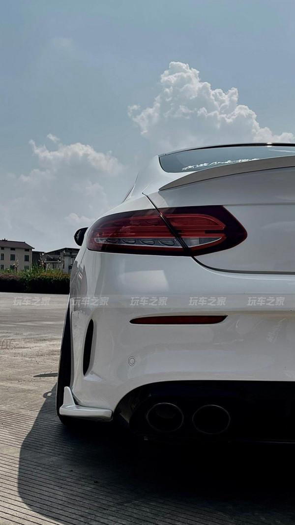 把女朋友的賓士C Coupe拿來玩改裝 給她一次讓別人羨慕的機會