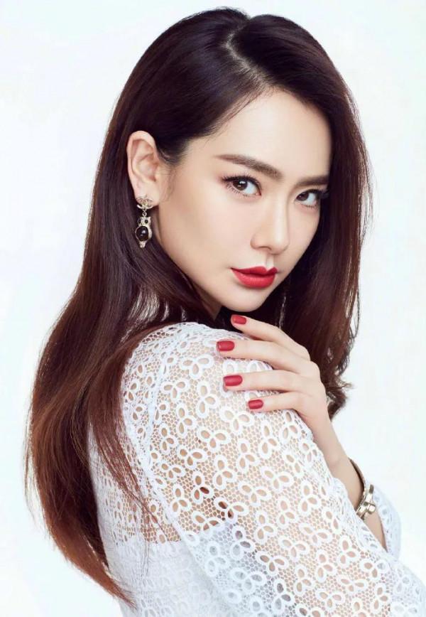 女神戚薇驚豔時光寫真集