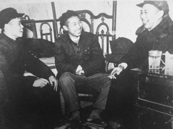 1981年，王震第七次回家鄉，笑眯眯地問工作人員：你看我兇惡不？