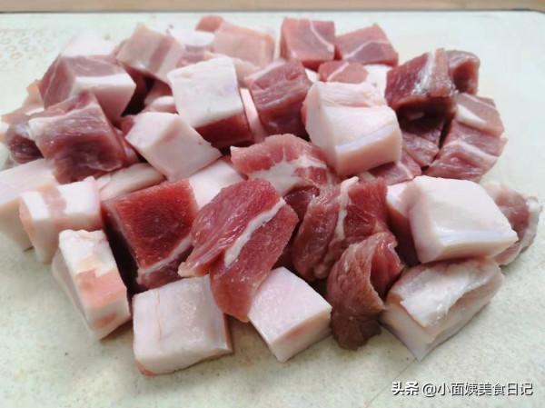 一塊五花肉加點鵪鶉蛋,燉一燉太香啦,濃香軟爛入味,真解饞 一塊五花肉加點鵪鶉蛋,燉一燉太香啦,濃香軟爛入味,真解饞