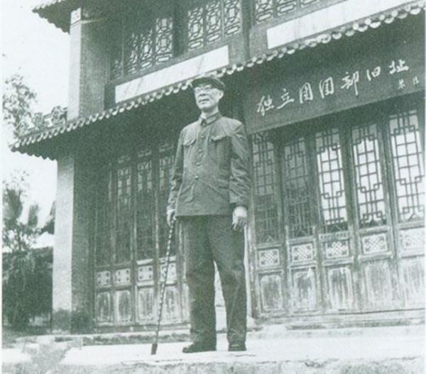 開國將軍中的兩對“翁婿將軍”，老丈人是不是必須向女婿敬禮？