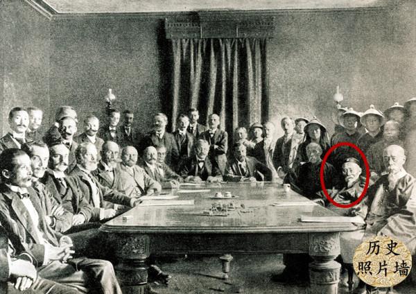 名人生前最後一張老照片:格瓦拉怒斥劊子手,李鴻章癱在椅子上 名人生前最後一張老照片:格瓦拉怒斥劊子手,李鴻章癱在椅子上