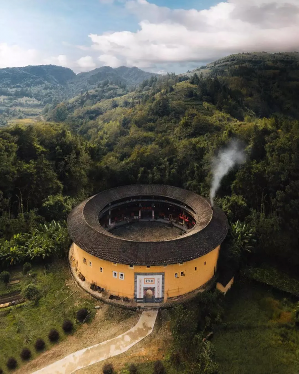 B站9.8分封神之作，拍下正在消失的老房子，看完破防