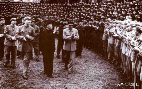 他降職到軍區工作，兩位主官對他分工意見不合，寫信給葉帥想學習