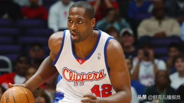 97年狀元鄧肯，02年狀元姚明，那麼他們中間4年的狀元是誰？