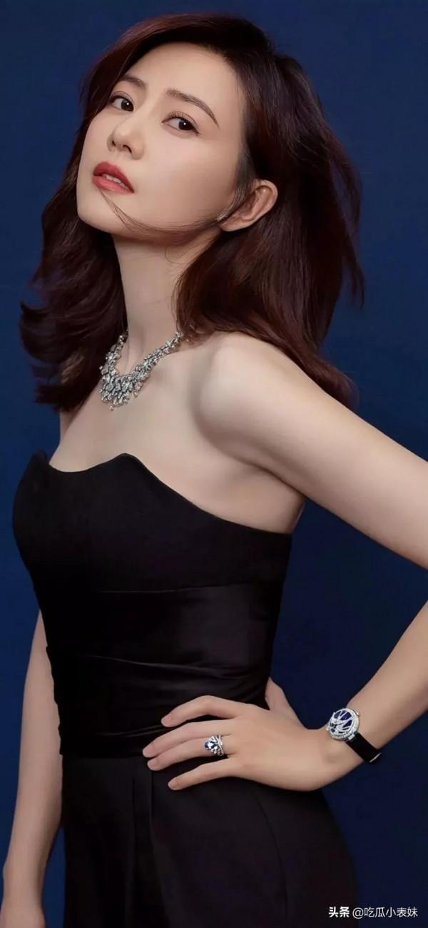 高圓圓,肌膚豐潤,高雅端莊 高圓圓,肌膚豐潤,高雅端莊