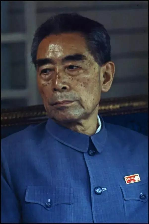 1976年1月8日，敬愛的周總理與世長辭，他一生為國為民，鞠躬盡瘁