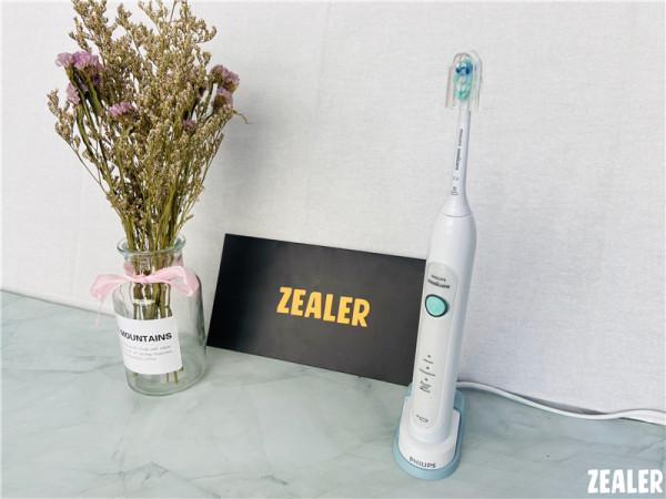 流動潔力 輕鬆刷牙-飛利浦電動牙刷HX6760-機皇款