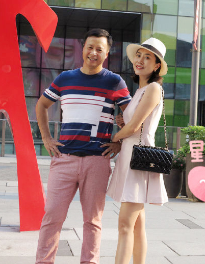 著名演員褚栓忠:娶城裡小妻子,不買婚房卻給農民父母買房 著名演員褚栓忠:娶城裡小妻子,不買婚房卻給農民父母買房