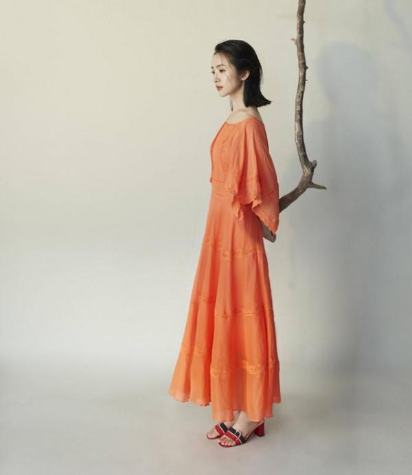 凍齡女神林依晨身穿蕾絲白長裙出席活動,優雅清新,重返20歲 凍齡女神林依晨身穿蕾絲白長裙出席活動,優雅清新,重返20歲