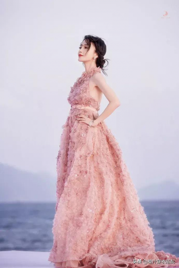 女明星們紅毯造型翻車了？也太捲了