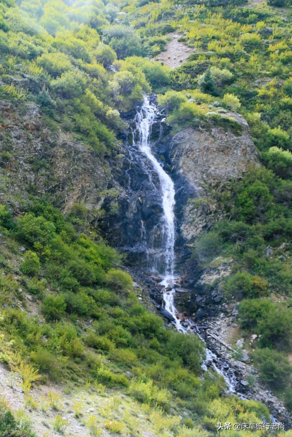 西藏新疆環遊第六站-雲霧中天路72拐好美，怒江大峽谷堵車真危險