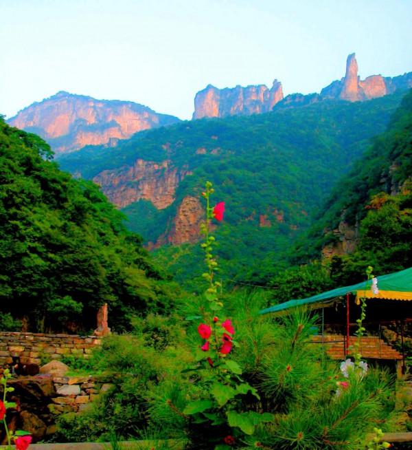 關山盤絲洞，傳言有牧民從河南洞口進穿越到山西出