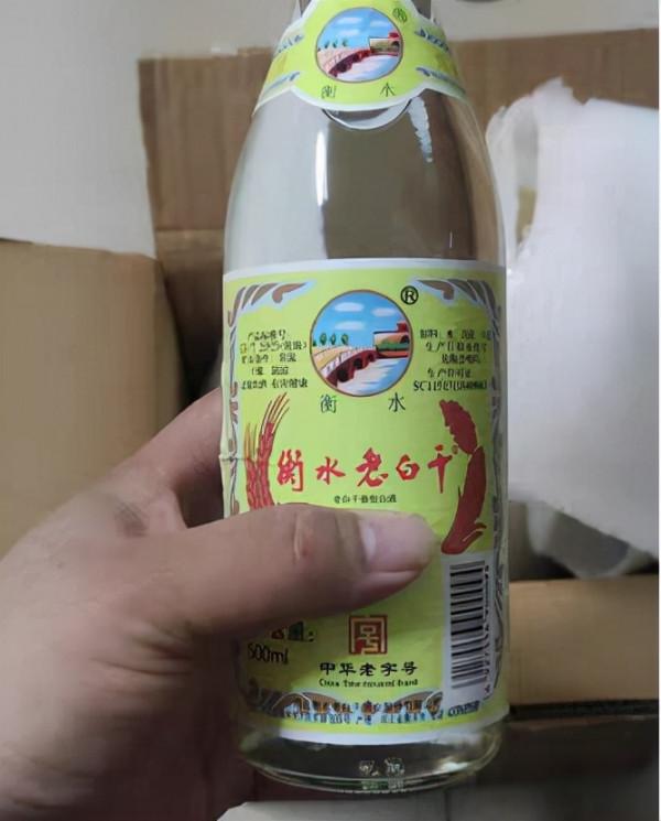 中國6大“裸瓶白酒”，普通人瞧不上，卻都是不加一滴酒精的純釀