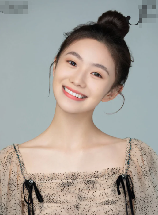 00花來勢洶洶！85、90花還在裝“少女”，真少女已經靠實力拼演技