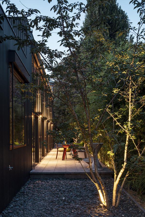 破舊的體育大樓改造成私人住宅:新與舊的碰撞 破舊的體育大樓改造成私人住宅:新與舊的碰撞