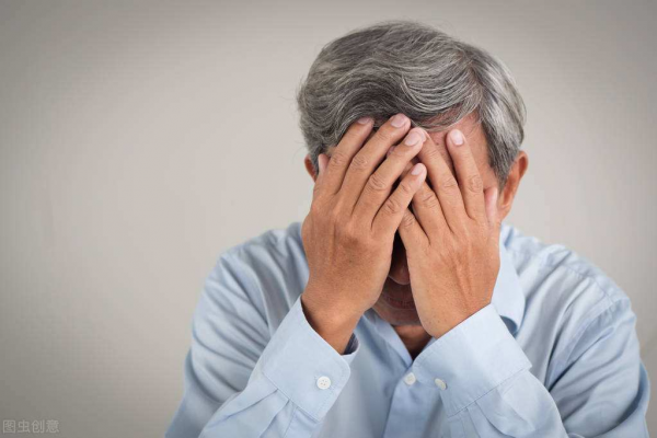 頭暈眼花站不住？關鍵在於有痰溼，1個方子，健脾化痰溼，止眩暈