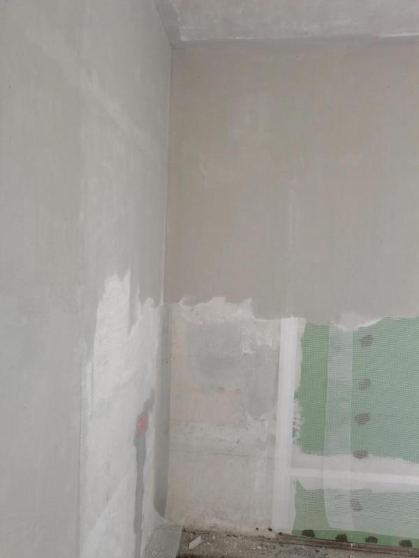 批灰要掛網(牆體刷漆批膩子層之前要掛纖維網)