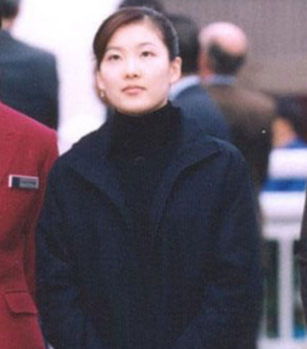 伏明霞24歲嫁50歲富商,5年生下三子女,今女兒成人禮丈夫送豪宅 伏明霞24歲嫁50歲富商,5年生下三子女,今女兒成人禮丈夫送豪宅