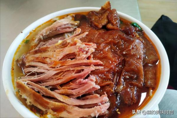 雲南這家米線店用心在做耙豬腳,日賣2000碗,有人跑900公里來吃 雲南這家米線店用心在做耙豬腳,日賣2000碗,有人跑900公里來吃