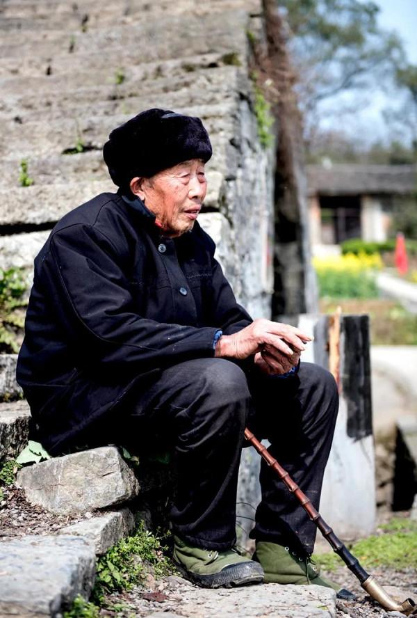 在丁克的年輕一族,請看看《無緣社會》是否能轉變一下觀念 在丁克的年輕一族,請看看《無緣社會》是否能轉變一下觀念