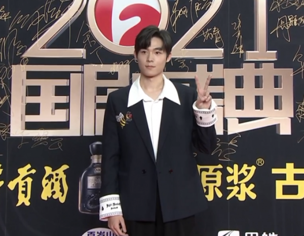 國劇盛典紅毯：劉濤僵硬假笑宋祖兒遲到黑臉，熱依扎讓人眼前一亮