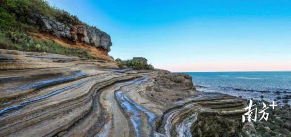 為世界僅存兩座水晶磨鏡燈塔之一，硇洲燈塔用光芒喚醒海島
