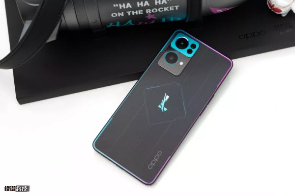 圖賞：OPPO Reno7 Pro英雄聯盟手遊限定版，有點小帥
