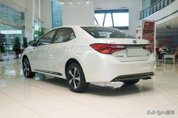 豐田混動新能源，大三廂熱銷家轎，1.3L低油耗自動擋，雷凌雙擎E+