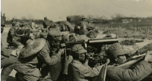 陳官莊全軍覆沒，杜聿明被俘後吐槽：邱瘋子害了我