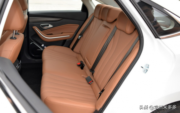 8.79萬！北京U7中型車：軸距2780mm，配置豐富，被品牌耽誤