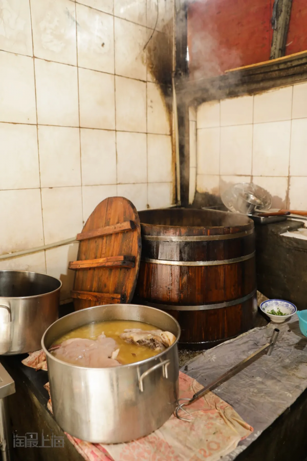 百年非遺技藝唯一傳承人，24年只用木桶燒羊肉